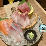 江坂海鮮食堂 はなれ おーうえすと - お造り５種盛合わせ