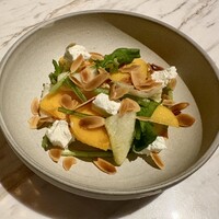 THE GATEHOUSE - 柿とアンディーブのサラダ