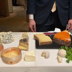 銀座 レカン - オプションでチーズを自由に選びます（別料金）