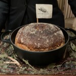 銀座 レカン - 馬喰横山のビーバーブレッド特注パンをその場でカット　してくれます