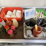 良得小吃店 - セルフの調味料