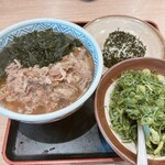 どんどん - たなかうどん 650円、わかめおむすび 130円