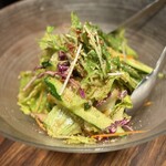 焼肉USON - サラダもほんのり辛くてさっぱり食べれます。