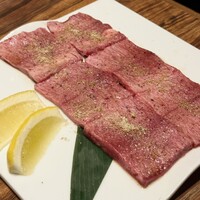 焼肉USON - 上タン塩　綺麗な四角にびっくり。