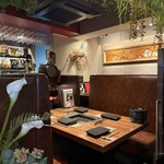 焼肉USON - 入り口近くの席