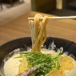 パティスリー＆カフェ デリーモ - 白味噌カレーうどん・麺