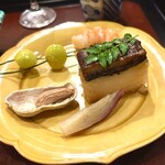 銀座 虎あら - 八寸をお皿に取り分けました　うなぎの押し寿司が美味い