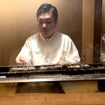 銀座 虎あら - 店主自ら目の前でうなぎを焼きます♪