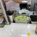 新橋ニューともちん - 目の前でラーメン作りライブ