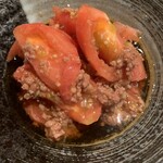 かつ巳 - 冷やしトマトひき肉和え