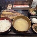 炭火焼和めし処 しんぱち食堂 - しまほっけ1尾定食　ご飯大盛り(無料) 1320円❗️