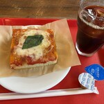 大陸横断飛行 - 料理写真:マルゲリータとアイスコーヒー