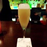 BAR 保志 - 洋ナシとシャンパンのカクテル