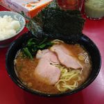 ラーメン 杉田家 - 並ラーメン 固め＋ライス