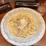 323060891 - カルボナーラうどん全景。