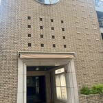 りきちゃん - ここの2階にお店あり。外看板に店名は書いてありません。