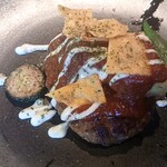 スペインクラブ 茅ヶ崎 - アンブルゲッサ（西班牙風ハンバーグ）ブラバス アリオリ2種のソース