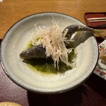 おかもと - 子持ち鮎煎り出し、針茗荷、たて酢。