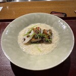 おかもと - 7、焚合わせ
      海鰻焼、湯葉吉野、蓮根、三つ葉、粉山椒。