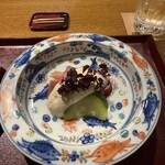 おかもと - 大間産鮪、ズッキーニ、赤芽紫蘇、酢橘豆腐掛け