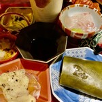 日本を食す 引算 - 鯛の刺身、昆布巻き、桃となまはむ、雲丹鰹節、キャビアクリームチーズ