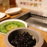 焼肉鳥ｇｇ - 韓国のりのピリ辛漬け