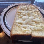 星乃珈琲店 - 国産はちみつチーズトーストは香ばしいチーズトーストに国産はちみつがたっぷりの甘さと辛さが一緒に楽しめるトーストですよ。