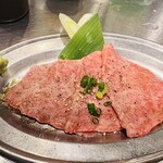 たまには焼肉陸 - 部位失念   本日のオススメ  サシがたっぷり