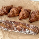 MISAKI BAKERY - バゲットとクロワッサン