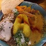 ANDY 那古野店 - 2種あいがけ。左が焼豚焙煎スパイシーカレー、右が海老のココナッツカレー