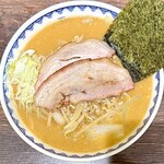 雪ぐに - 味噌ラーメン、吊るし焼きチャーシューバラ1枚