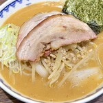雪ぐに - 味噌ラーメン、吊るし焼きチャーシューバラ1枚