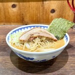 雪ぐに - 味噌ラーメン、吊るし焼きチャーシューバラ1枚