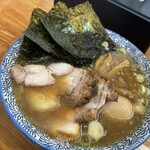 中華そば専門 とんちぼ - 特製にしたので焼豚や煮玉子など具材とスープがたっぷり