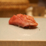 鮨 飛躍 - カナダ 中とろ（握り）