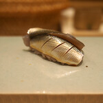 鮨 飛躍 - 新子（握り）