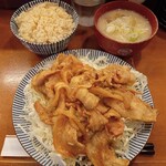 檍食堂 蒲田東口店 - 豚バラ生姜焼き定食（200g）［玄米・豚汁付き］（税込¥1,200）