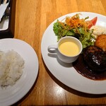 サー・トーマス・リプトン 三条本店 - クリームコロッケ・ハンバーグのランチセット　1,380円