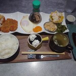 ほびーい喫茶店 - ハンバーグカツセット (お値段お任せ)