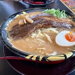 ハルピン 味噌らーめん 雷蔵 - このらーめんの特徴はスープです。たれ味噌のスープが程良い甘みがあって美味しいです(๑˃̵ᴗ˂̵)