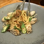 島イタリアン en - 牡蠣とオクラの激辛ペペローンチーノ