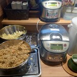 ごはん処 満天食堂 - ご飯、漬物、本日は卯の花、おかわりOK