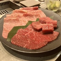 焼肉うしごろ 横浜店 - 赤身とサシのコントラスト