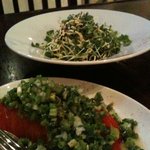 中国家常菜 燕郷房 - 前菜系。今回ヒットのパクチーサラダは後ろの方です。