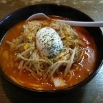 柳家 - レアチーズがまるで半熟玉子 レアチーズキムチ納豆ラーメン\980