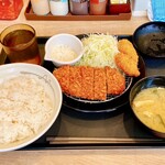 松屋 (松のや併設) - 料理写真:とんかつ＋牡蠣フライ定食 990円