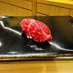 大阪天満宮 鮨とよなが - ニタリクジラの尾の身(絶品)