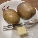 欧風カレー ボンディ - カレーについてくるじゃがいも2個。あつあつ、ほくほくで美味しい