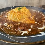 サチア ビーフストロガノフ - ビーフストロガノフオムライス　1,380円税込