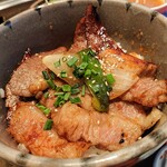 銀河離宮 - いわて牛2種丼のアップ。